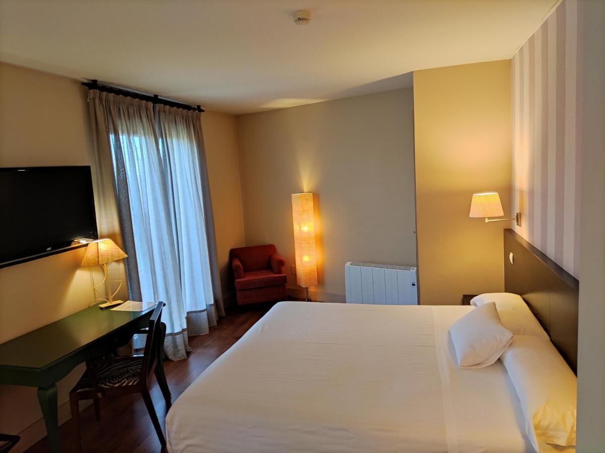 Hotel Puerta Del Arco Tudela de Duero ภายนอก รูปภาพ