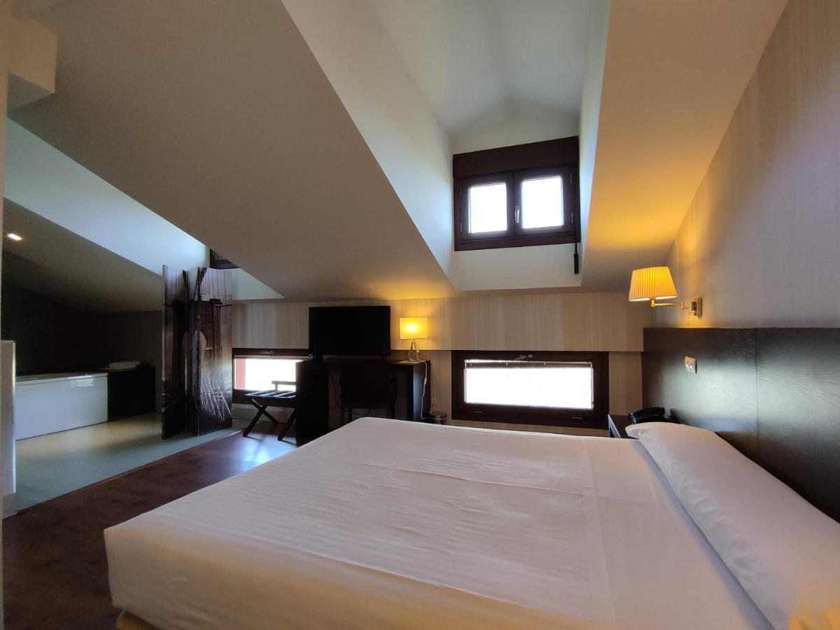 Hotel Puerta Del Arco Tudela de Duero ภายนอก รูปภาพ