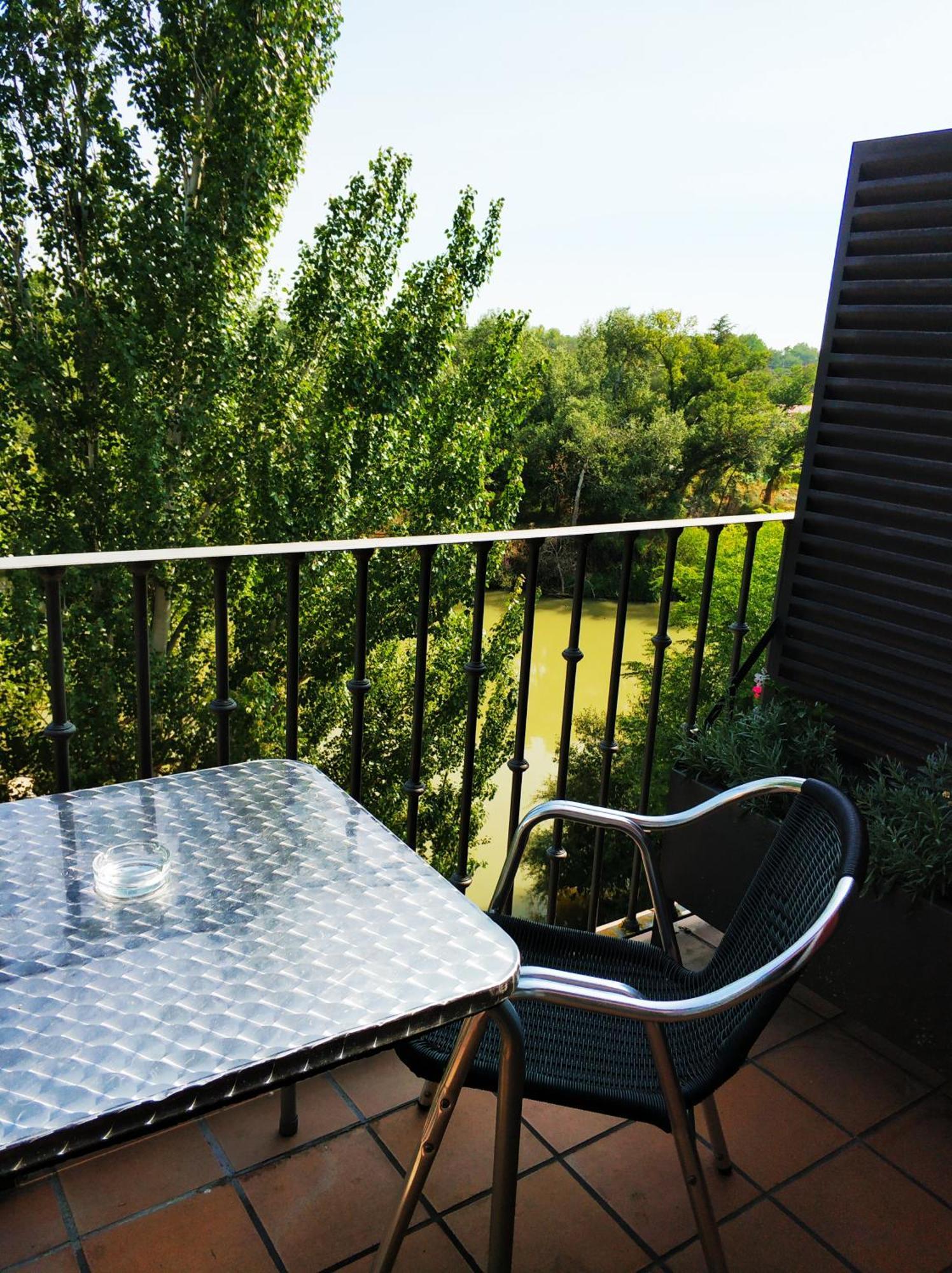 Hotel Puerta Del Arco Tudela de Duero ภายนอก รูปภาพ