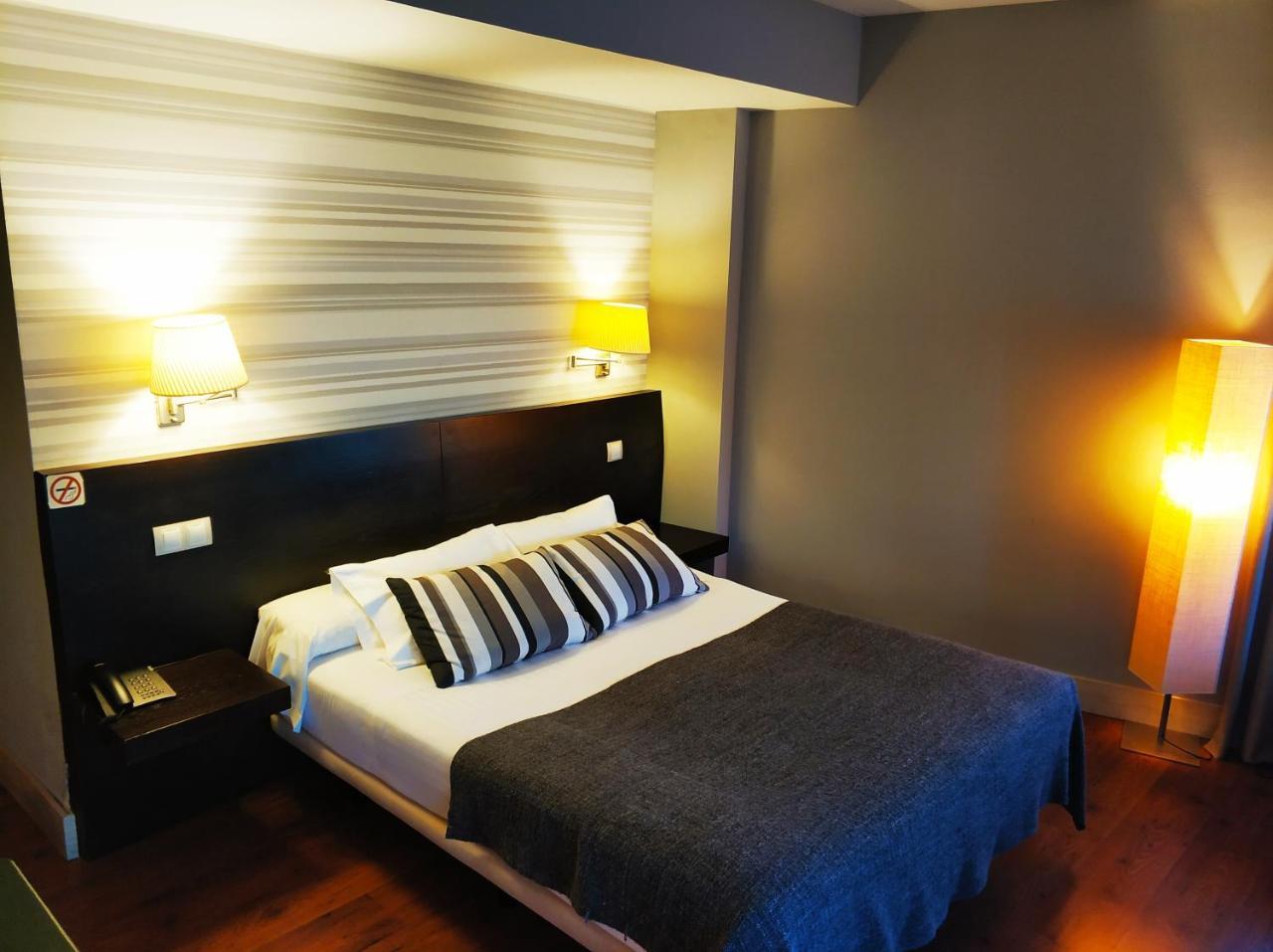Hotel Puerta Del Arco Tudela de Duero ภายนอก รูปภาพ