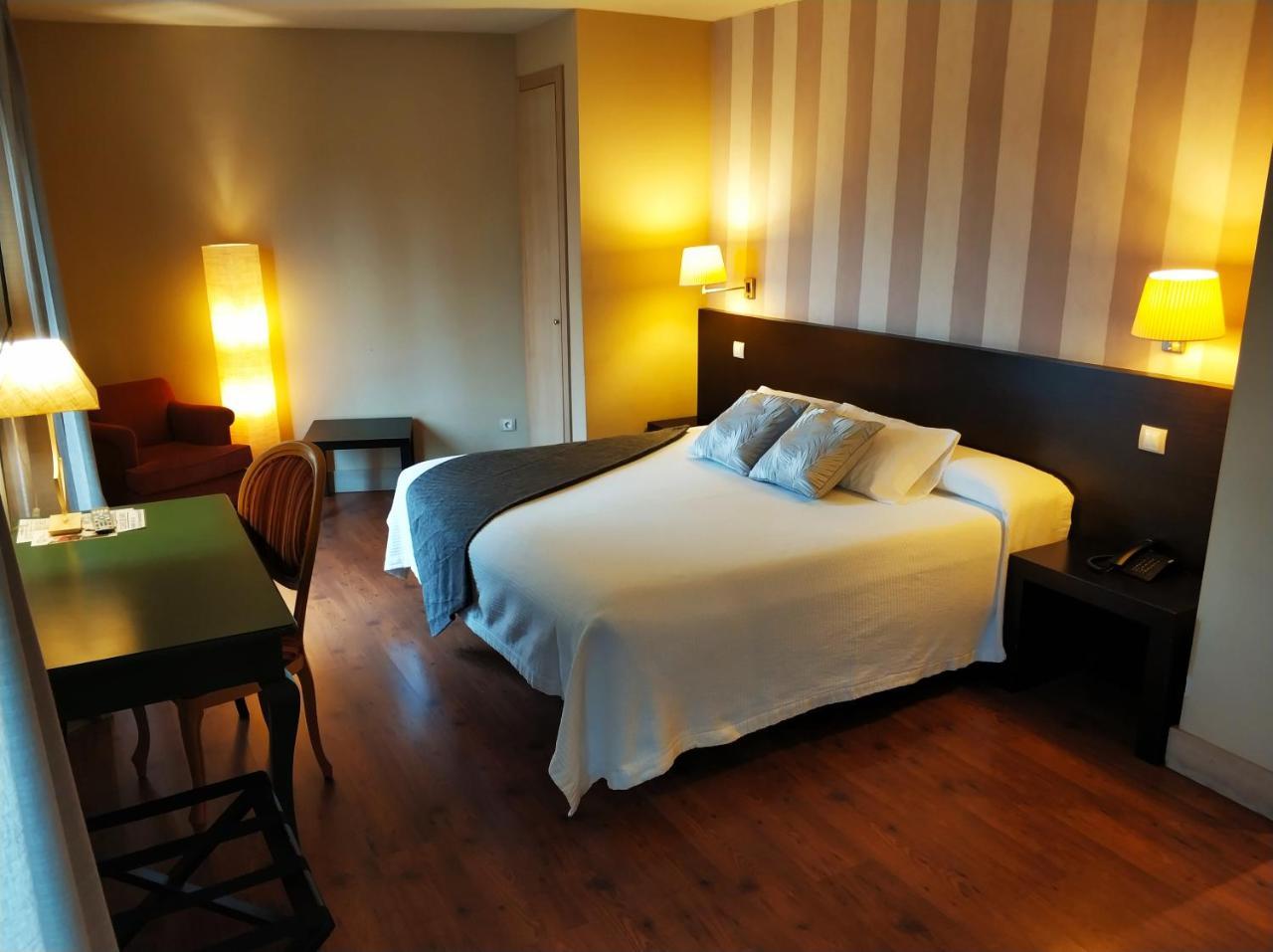 Hotel Puerta Del Arco Tudela de Duero ภายนอก รูปภาพ
