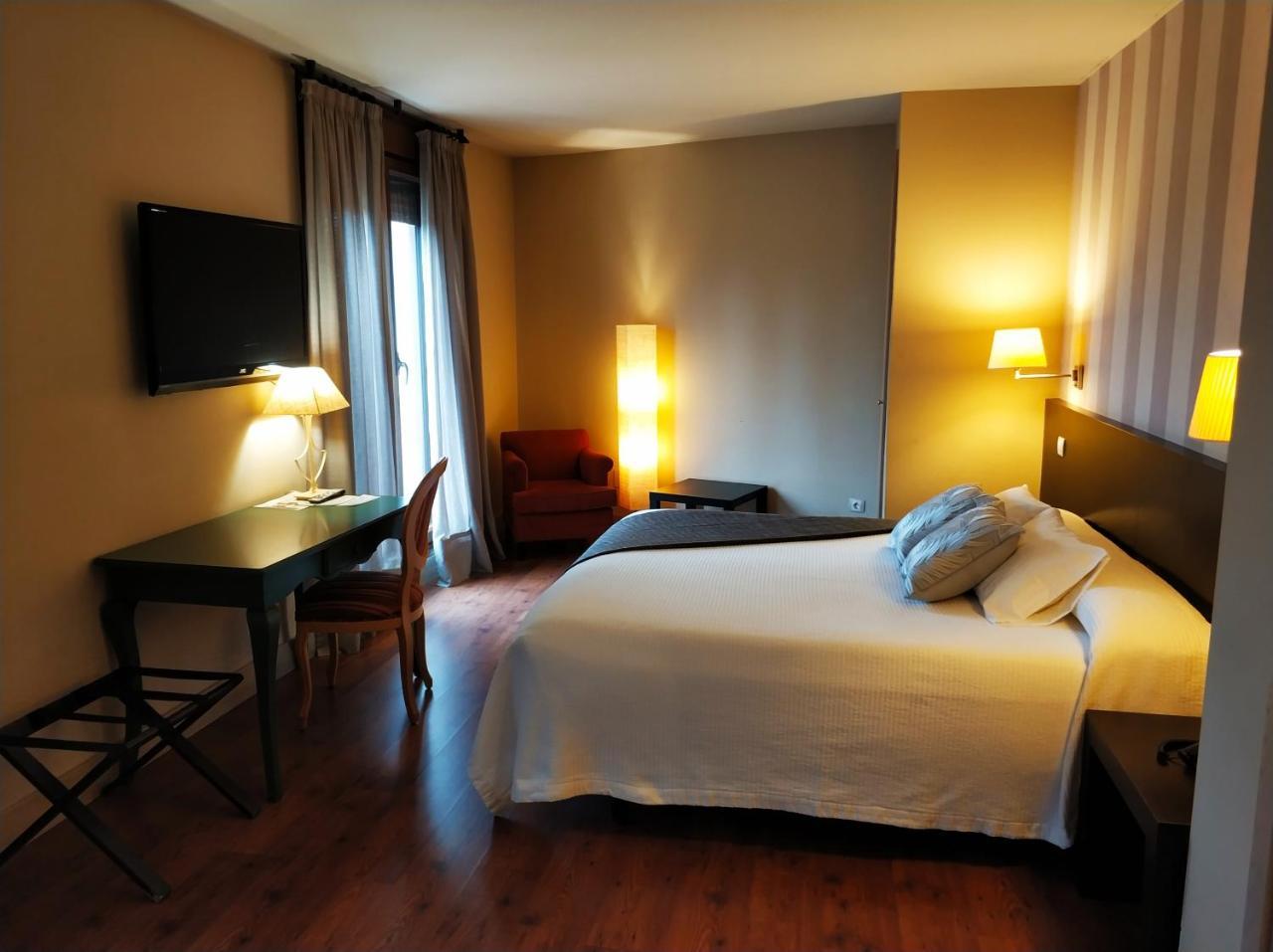 Hotel Puerta Del Arco Tudela de Duero ภายนอก รูปภาพ