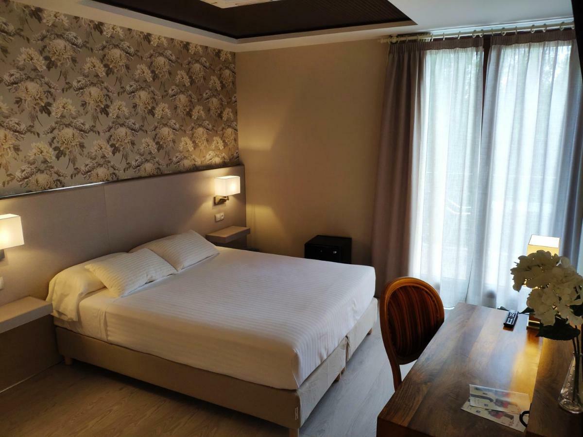 Hotel Puerta Del Arco Tudela de Duero ภายนอก รูปภาพ