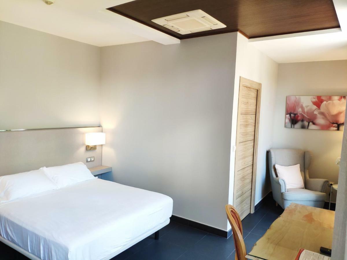 Hotel Puerta Del Arco Tudela de Duero ภายนอก รูปภาพ