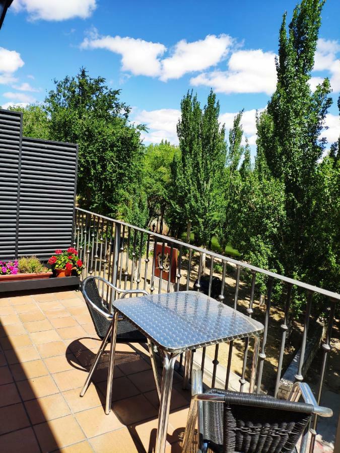 Hotel Puerta Del Arco Tudela de Duero ภายนอก รูปภาพ