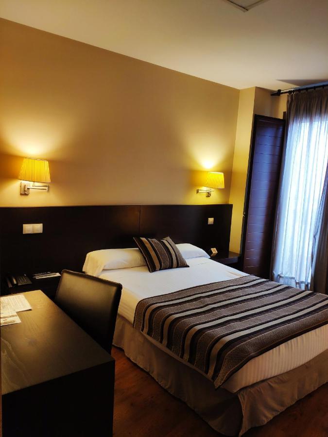 Hotel Puerta Del Arco Tudela de Duero ภายนอก รูปภาพ